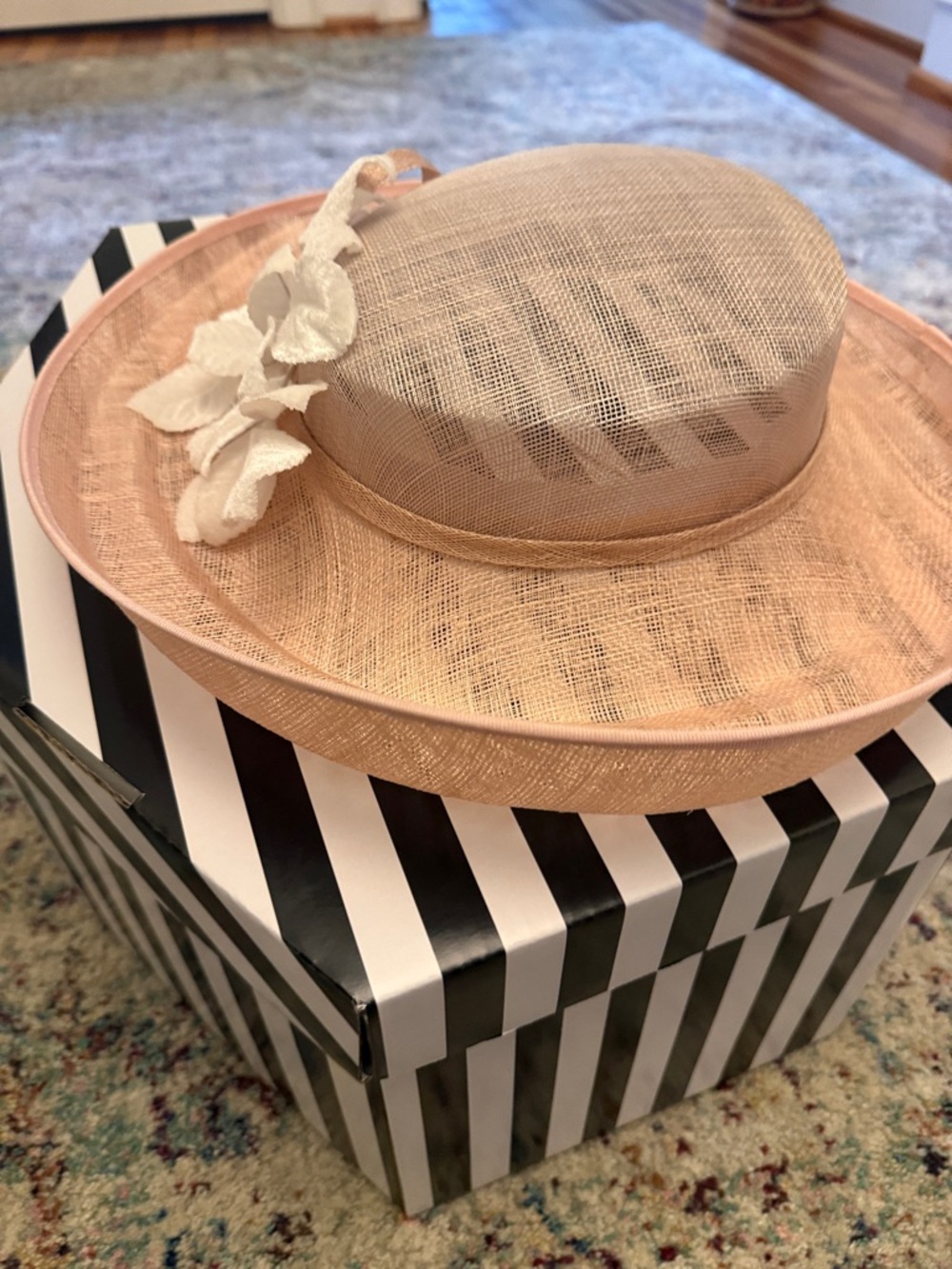 Stunning Salmon Pink Wide Brim hat and Hat box - Picture 5 of 9